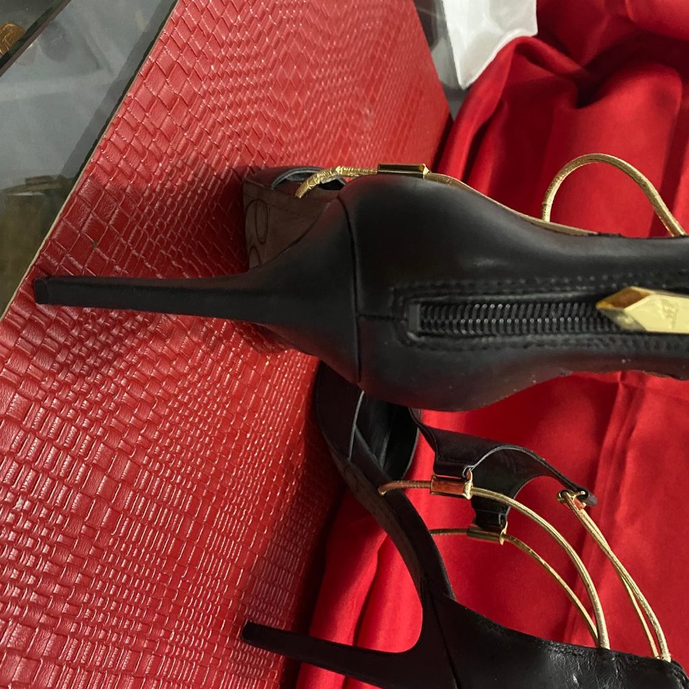 Heels - Picture 3 of 4